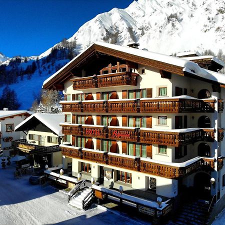 Wellnesshotel Engadin Samnaun Exterior foto